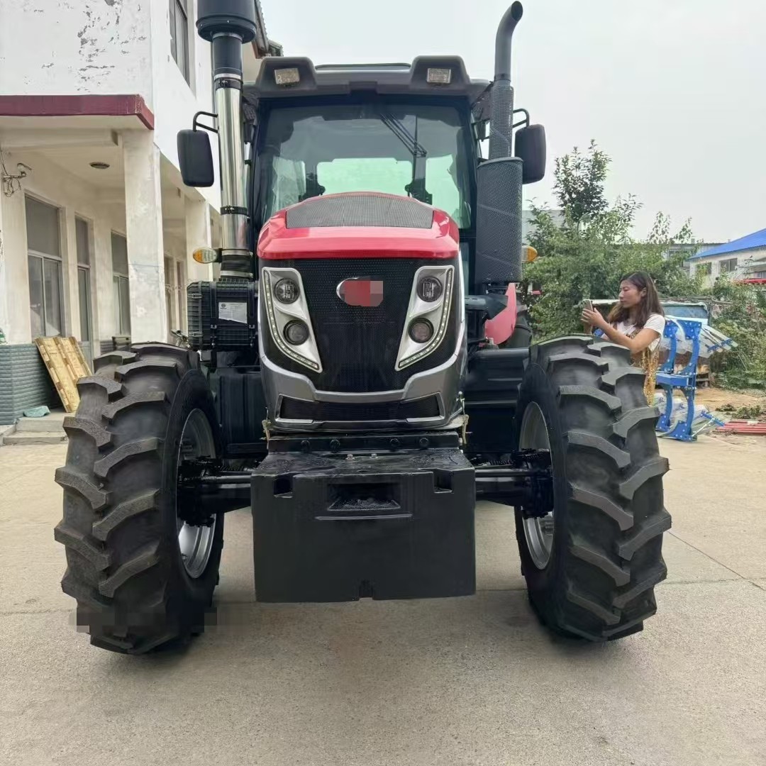 220HP Large Wheeled Tractor With Cab